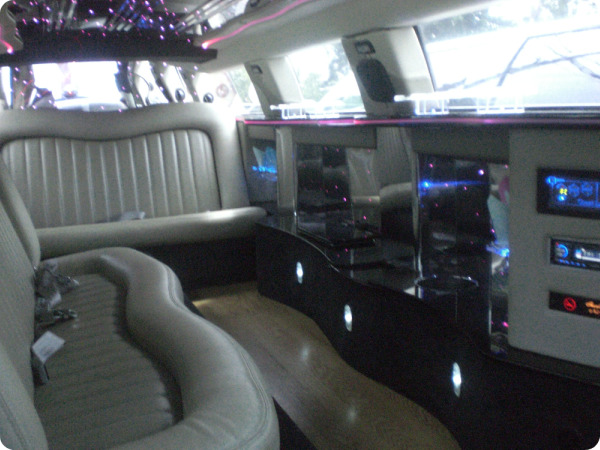 mercedes cls 550 limo